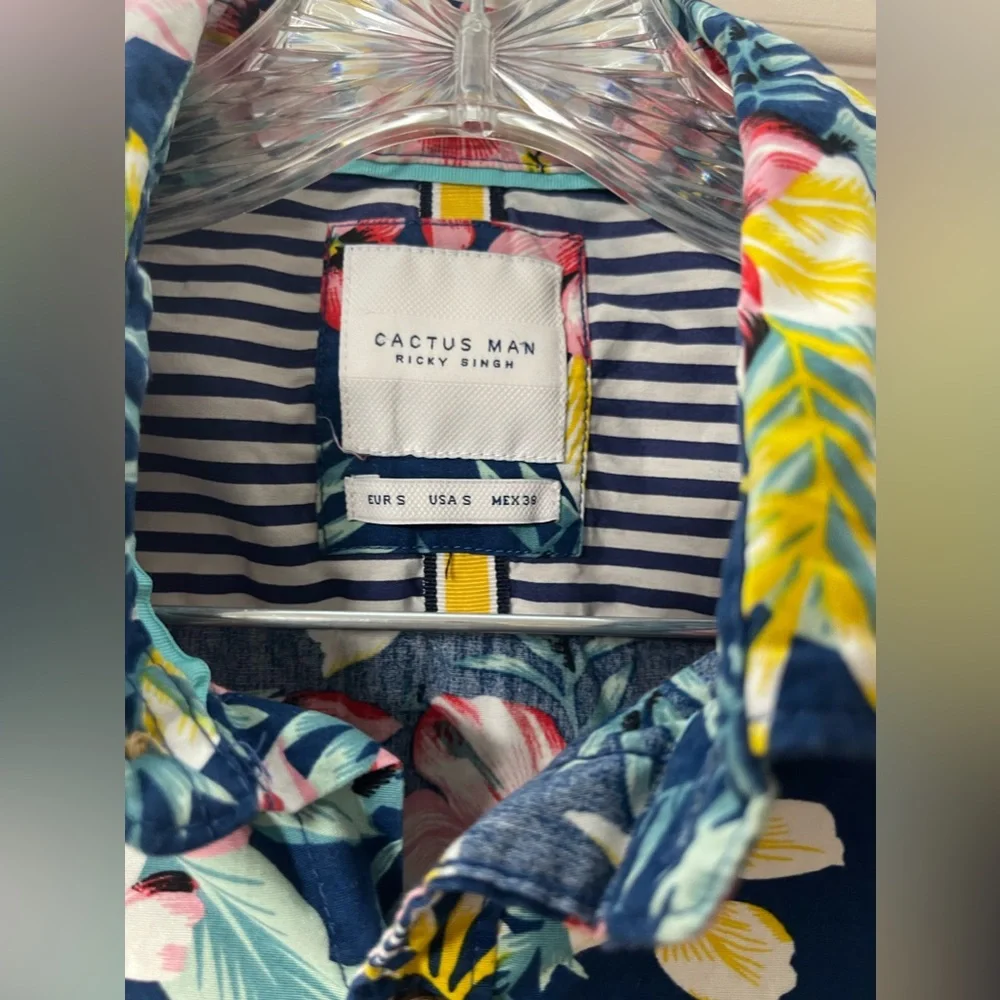 CACTUS MAN Ricky Singh Tropical Floral Button Up Shirt Size Small - Picture 5 of 8